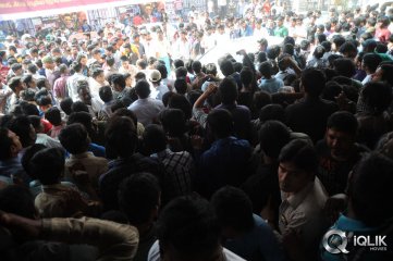 Yevadu Hungama at Sandhya Theatre